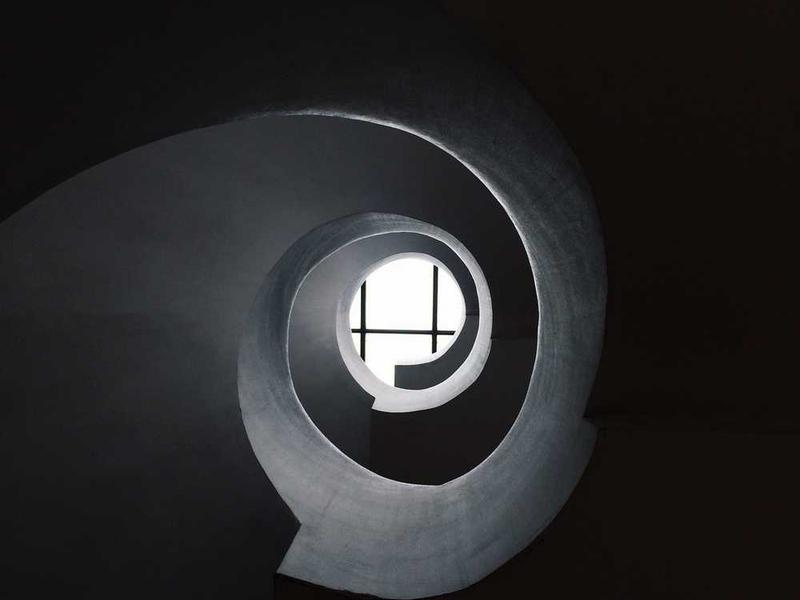 Persona en una videollamada con un profesional de la salud mental